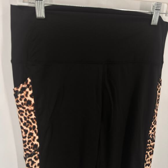 Zyia Active Black Leopard Side 20" Capri Leggings Size 16 / 18 - Picture 2 of 5